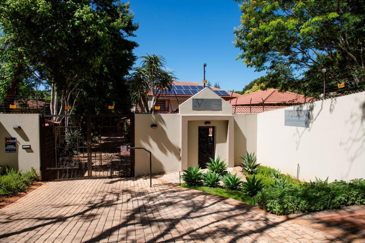 37 On Charles Hotel Pretoria Bagian luar foto