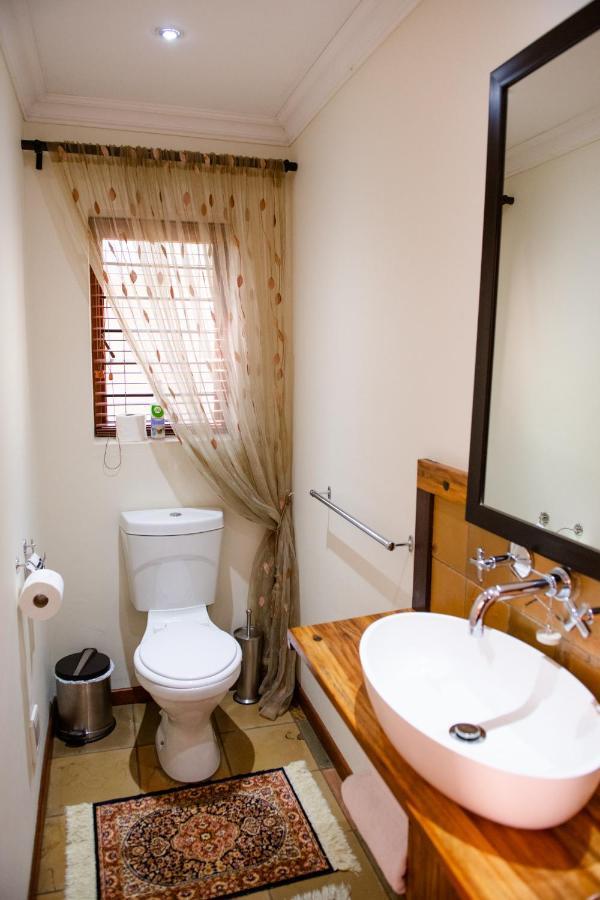 37 On Charles Hotel Pretoria Bagian luar foto